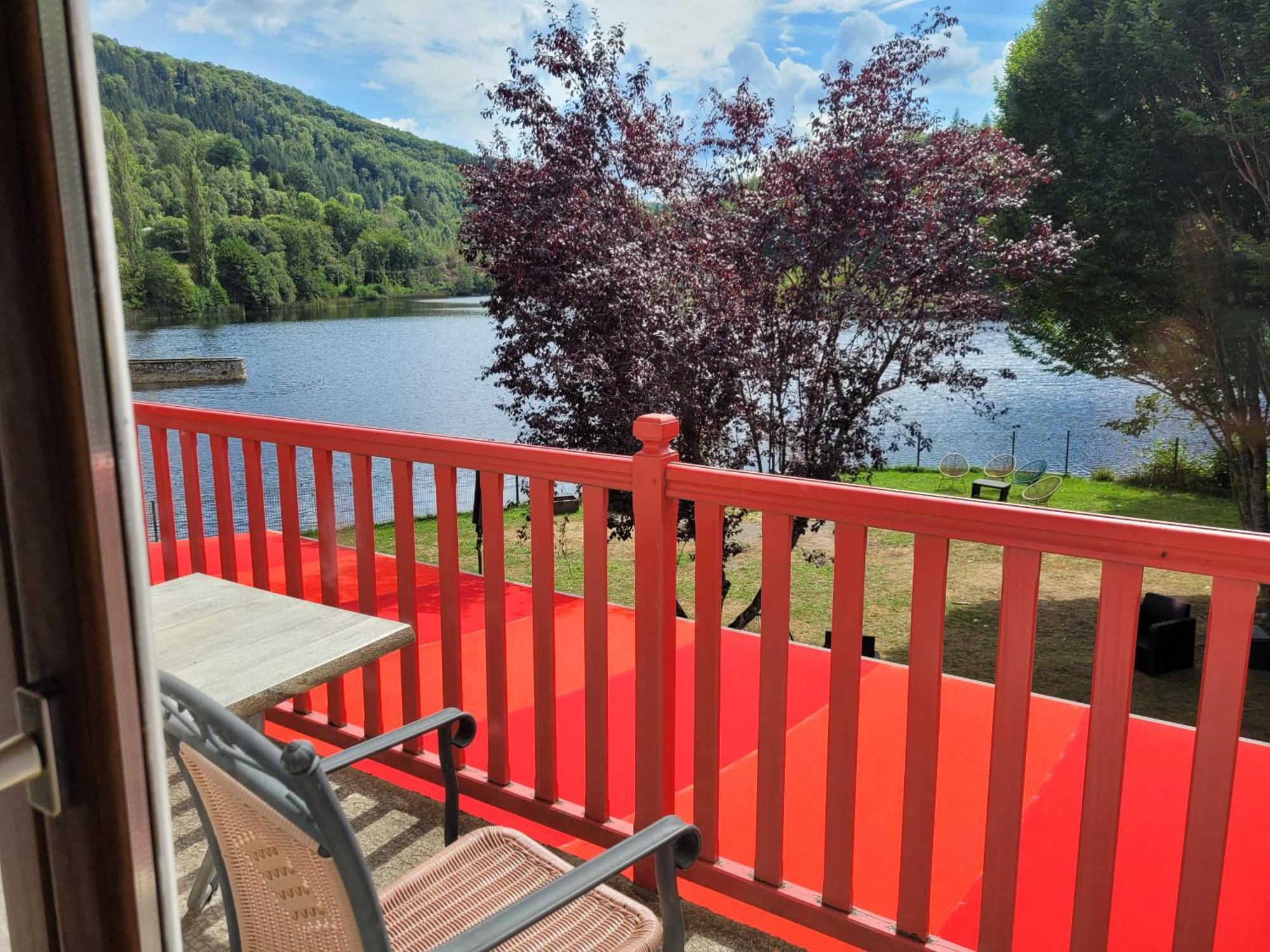 Le Lac Des Moines Condat  Luaran gambar