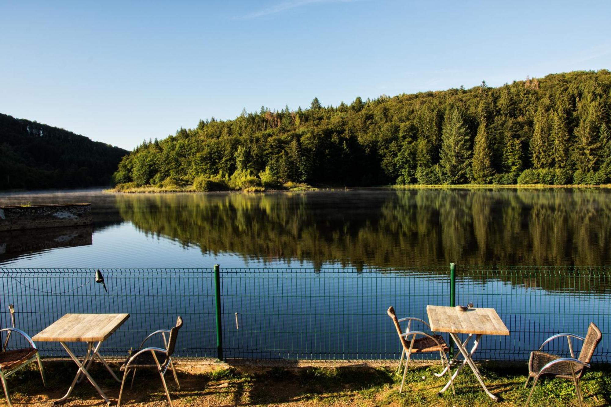Le Lac Des Moines Condat  Luaran gambar