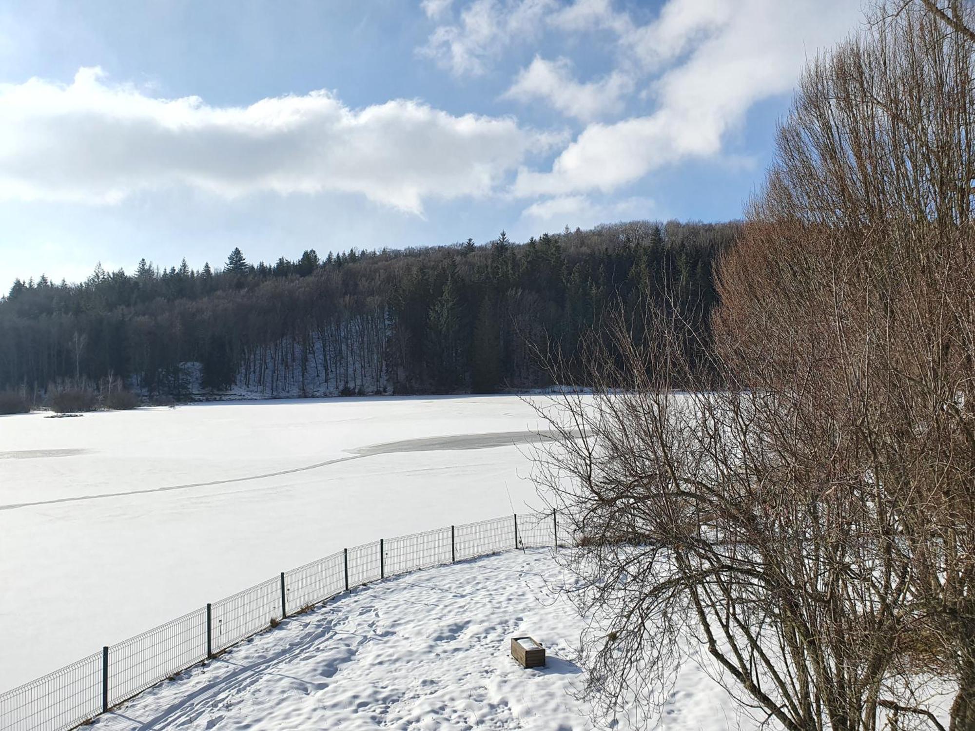 Le Lac Des Moines Condat  Luaran gambar
