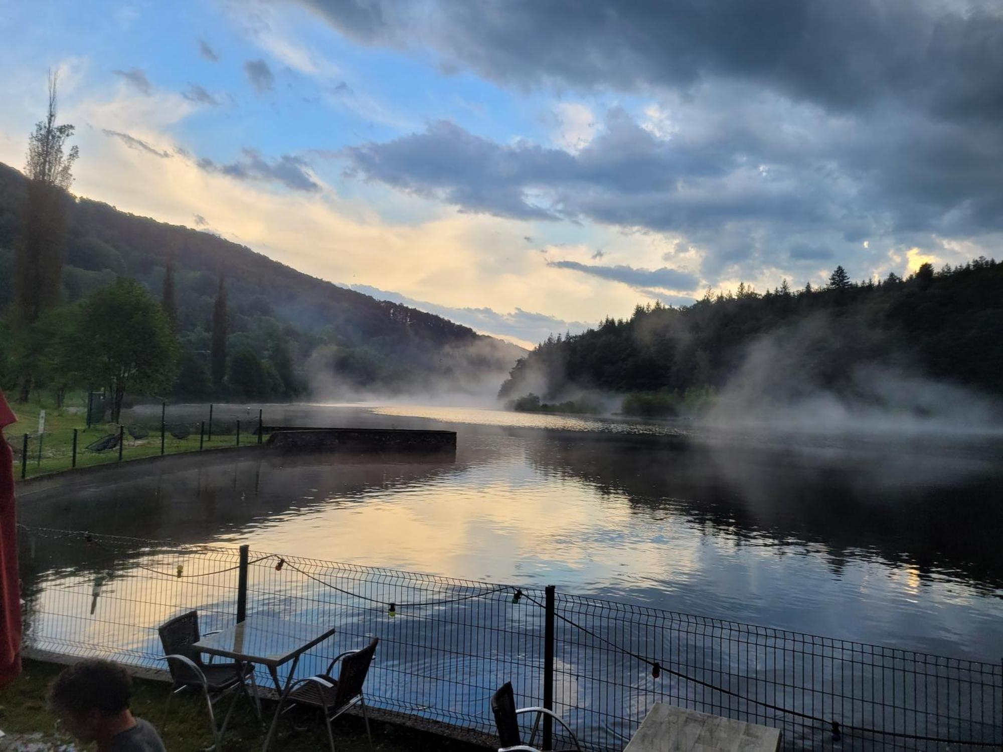 Le Lac Des Moines Condat  Luaran gambar