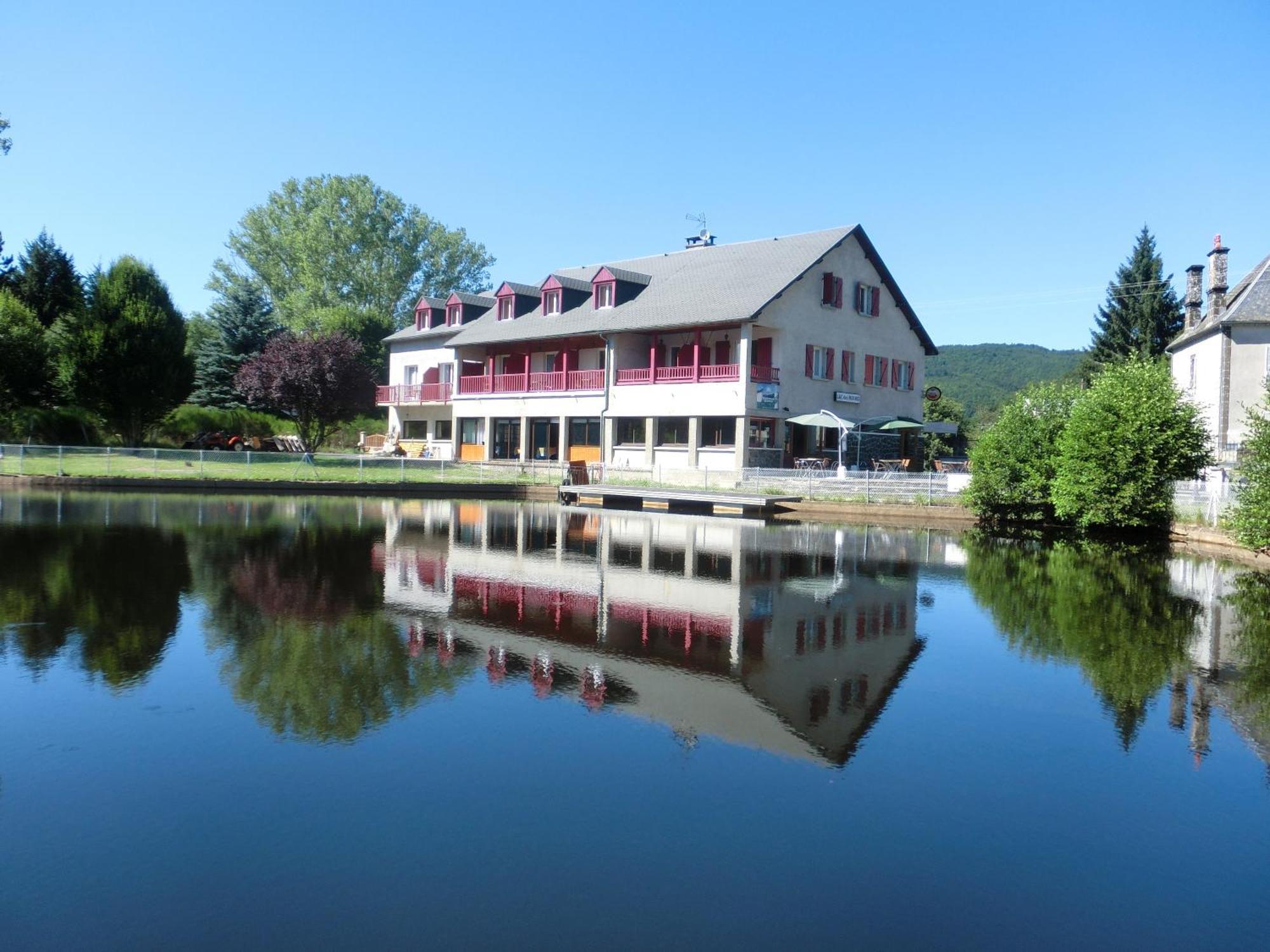 Le Lac Des Moines Condat  Luaran gambar